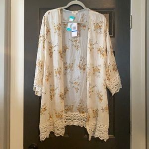 New with tags women’s XL kimono